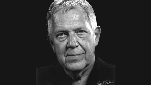 Robert Gernhardt war Autor, Zeichner und Maler  Robert Gernhardts Schwarzweiß-Porträt vor schwarzem Hintergrund