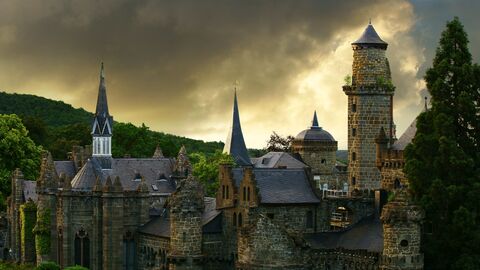 Die Löwenburg in Kassel im Abendlicht