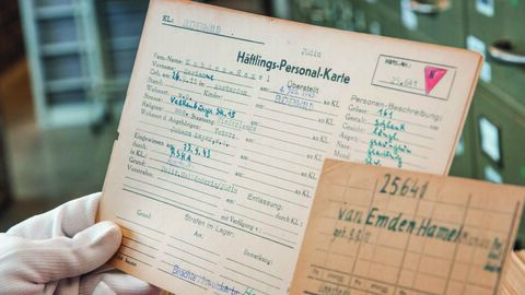 Eine Häftlings-Personalkarte mit persönlichen Daten eines Auschwitz-Gefangenen