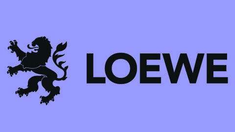 Eine lilafarbene Kachel mit LOEWE-Logo: Dem Schriftzug "LOEWE" und dem Wappenlöwen