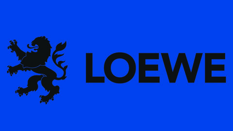 Eine blaue Kachel mit LOEWE-Logo: Dem Schriftzug "LOEWE" und dem Wappenlöwen