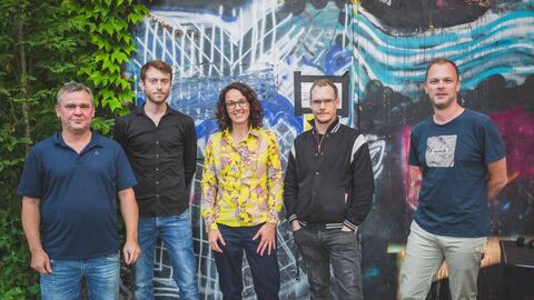 Ministerin Dor mit Musikern und Veranstaltern der Milchsackfabrik