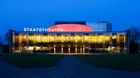 Das Staatstheater Kassel  Das Staatstheater Kassel von außen