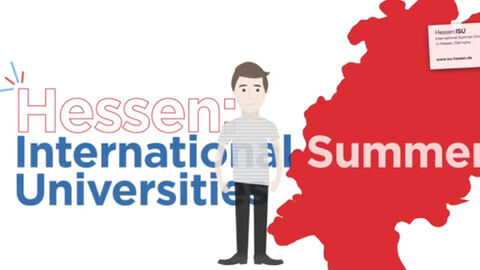 Screenshot aus dem Video: Eine Figur steht vor der Hessenkarte, dahinter steht der Schriftzug "Hessen International Summer University"
