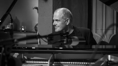 Jury würdigt Sängers  „Klavierkunst auf höchstem Niveau“ Christof Sänger sitzt am Klavier