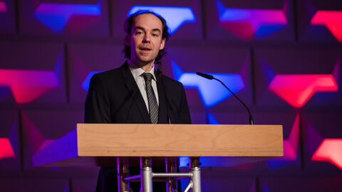 Daniel May am Rednerpult