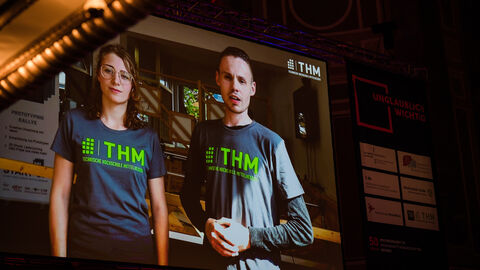 Videoausschnitt mit zwei THM-Studierenden
