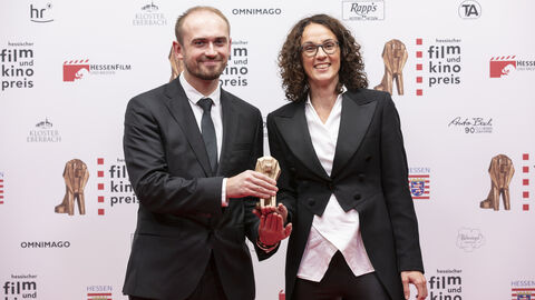 Regisseur Aliaksei Paluyan (Preisträger Newcomerpreis) und Kunst- und Kulturministerin Angela Dorn Regisseur Aliaksei Paluyan (Preisträger Newcomerpreis) und Kunst- und Kulturministerin Angela Dorn