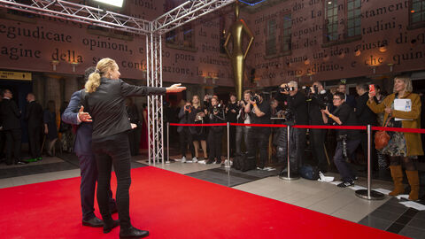 Der rote Teppich des Hessischen Film- und Kinopreises 2021 Der rote Teppich des Hessischen Film- und Kinopreises 2021