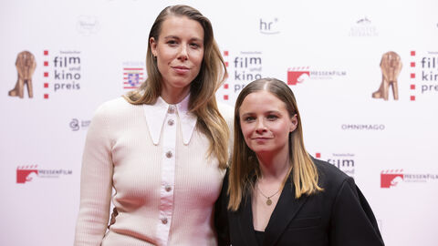 Künstlerin Katharina Zorn und Schauspielerin Jasna Fritzi Bauer Künstlerin Katharina Zorn und Schauspielerin Jasna Fritzi Bauer