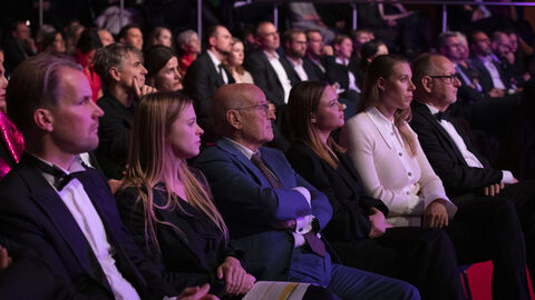 Publikum des Hessischen Film- und Kinopreis 2021 mit Ehrenpreisträger Volker Schlöndorff, Schauspielerin Jasna Fritzi Bauer und Künstlerin Katharina Zorn Publikum des Hessischen Film- und Kinopreis 2021 mit Ehrenpreisträger Volker Schlöndorff, Schauspielerin Jasna Fritzi Bauer und Künstlerin Katharina Zorn