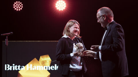 Regisseurin Maria Westholzer und Laudator Manfred Krupp (Intendant des HR) Regisseurin Maria Westholzer und Laudator Manfred Krupp (Intendant des HR)