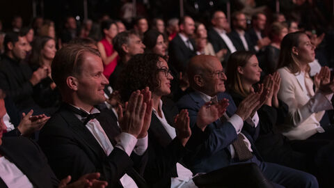 Kunst- und Kulturministerin Angela Dorn neben Ehrenpreisträger Volker Schlöndorff und Jasna Fritzi Bauer Kunst- und Kulturministerin Angela Dorn neben Ehrenpreisträger Volker Schlöndorff und Jasna Fritzi Bauer