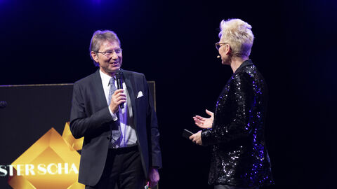 Laudator Dr. Thomas Sitte und Moderatorin Bärbel Schäfer Laudator Dr. Thomas Sitte und Moderatorin Bärbel Schäfer