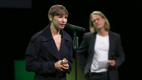 Regisseurin Lisa Biertwirth (Preisträgerin Spielfilm) und Schauspieler Tom Sommerlatte Regisseurin Lisa Biertwirth (Preisträgerin Spielfilm) und Schauspieler Tom Sommerlatte