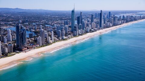 Blick auf den Surfer's Paradise Beach in Queensland, Australien Blick auf den Surfer's Paradise Beach in Queensland, Australien, aus der Vogelperspektive