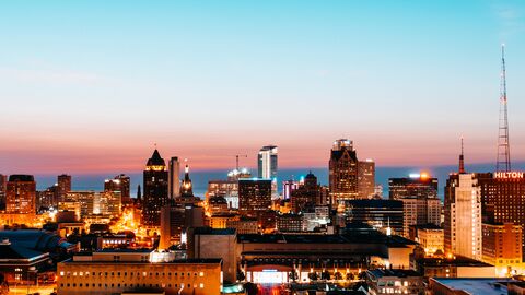 Die Skyline von Milwaukee, Wisconsin, aus der Vogelperspektive Die Skyline von Milwaukee, Wisconsin, aus der Vogelperspektive