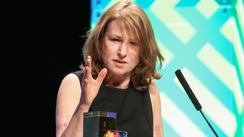 Corinna Harfouch am Rednerpult Corinna Harfouch am Rednerpult