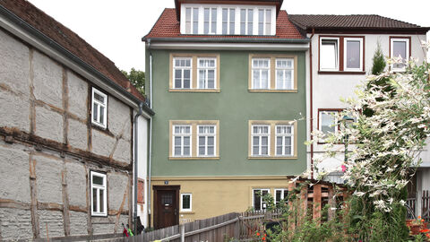 Das Wohnhaus Angel 11 in Fulda mit charakteristisch grüner Fassade
