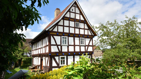 Den dritten Preis beim Hessischen Denkmalschutzpreis 2021  sicherten sich Zandra Martinez und Ulrich Malessa aus Mücke-Ober-Ohmen (Vogelsbergkreis) für die Sanierung des Koallese-Hauses Das Koallese-Hauses in Mücke-Ober-Ohmen (Vogelsbergkreis)