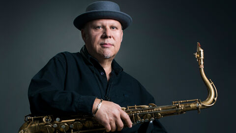 Tony Lakatos ist Preisträger des Hessischen Jazzpreises 2020 Tony Lakatos mit seinem Saxophon