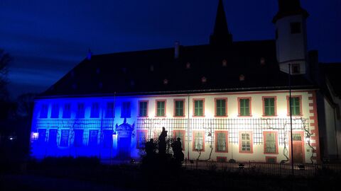 Die Prälatur des Kloster Seligenstadt in den Farben der Ukraine Die Prälatur des Kloster Seligenstadt, blaugelb angestrahlt