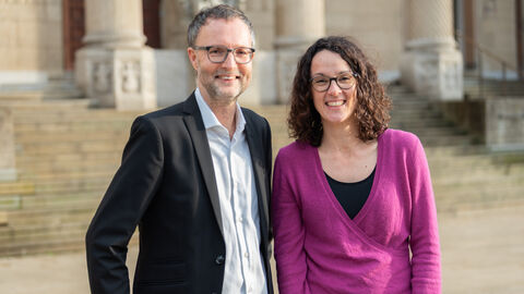 Kunst- und Kulturministerin Angela Dorn mit Dr. Andreas Henning, Direktor des Museums Wiesbaden