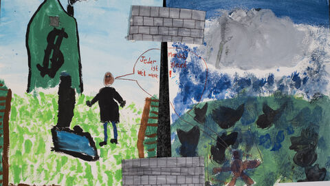 Damian Belda (8 Jahre), Offenbach am Main, Kategorie Gewinner*innen 6 bis 8 Jahre: Das Werk besteht aus zwei Bildern, die zusammengeklebt sind. Links sieht man eine Person in einem Garten, im Hintergrund steht ein Haus mit Dollarzeichen; rechts ist eine Person umzingelt von schwarzen Gestalten/Gegenständen. Beide Personen teilen sich die Sprechblase "Jeder Mensch ist gleich viel wert"