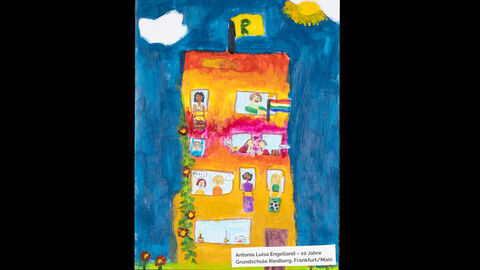 Antonia Luisa Engelland (10 Jahre), Grundschule Riedberg, Frankfurt am Main, Kategorie Gewinner*innen 9 bis 12 Jahre: Ein buntes mehrstöckiges Haus, auf dessen Dach eine Fahne mit dem Buchstaben "R" weht; aus den Fenstern schauen verschiedene Personen. Eine schwenkt eine Regenbogenfahne, zwei gleichgeschlechtliche Personen küssen sich, zwei Personen halten Fahnen mit ihrem Lieblingssport