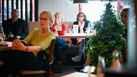 Zuhörerinnen und Zuhörer 