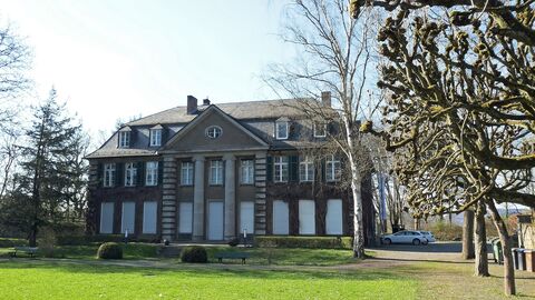 Die Villa Grün, ein wirtschaftsgeschichtliches Museum, nimmt die Besucherinnen und Besucher mit unter Tage. Die Villa Grün von außen, ein herrschaftliches Landhaus