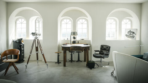 Blick ins Turminnere mit Fotografie-Utensilien