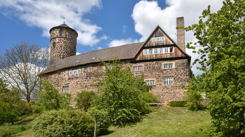 Die Jugendburg Ludwigstein von au0en, ein Gebäude mit rundem Turm