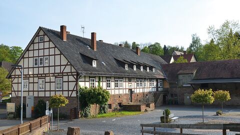 Das Klostermuseum Bad Emstal von außen - ein stattlicher Fachwerkbau