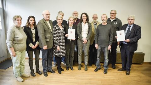 Gruppenfoto: Ministerin Dorn mit Vertreterinnen und Vertretern der Gedenkstätte Trutzhain