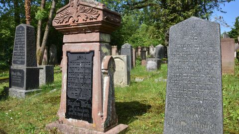 Historische Grabsteine auf dem Jüdischen Friedhof Bad Soden