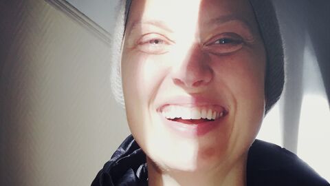 Porträt von Agnieszka Piwowarska Porträt von Agnieszka Piwowarska, eine zierliche Frau mit Mützen