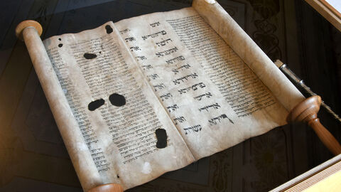 Eine religiöse Schriftrolle in der ehemaligen Synagoge Abterode
