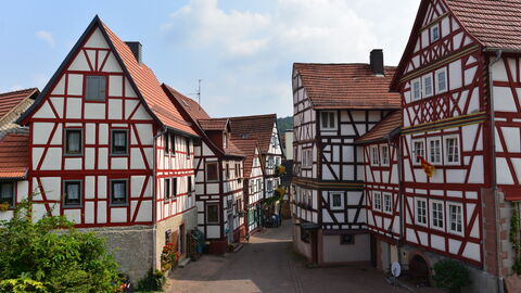 Fachwerkhäuser in der Altstadt von Bad Orb Blick in die Altstadt von Bad Orb mit vielen engstehenden Fachwerkhäusern