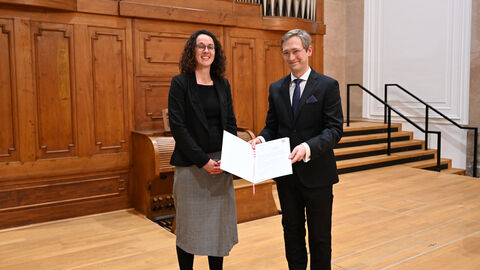 Ministerin Dorn mit Prof. Florian Lohmann, Träger des 3. Projektpreises.