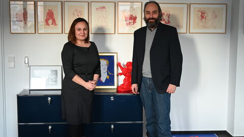 Staatssekretärin Ayse Asar und Philipe Havlik Staatssekretärin Ayse Asar und Philipe Havlik stehen nebeneinander