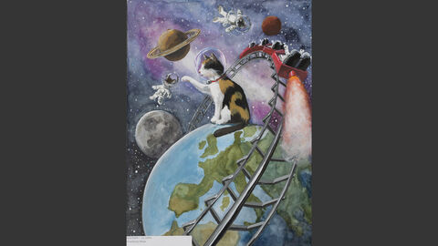 Um die Erdkugel führt eine Achterbahn, in der Astronauten sitzen; auf der Weltkugel sitzt eine Katze mit einem Raumfahrthelm, die mit der Pfote nach einer Maus im Raumfahrtanzug angelt