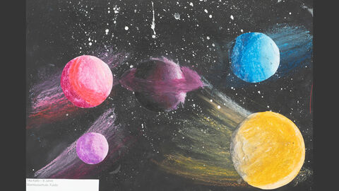 Collage von bunten Planeten im All