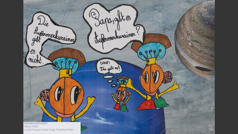 Dialog zwischen drei Außerirdischen. Einer fragt: "Papa, gibt es Außermerkurianer?" Der Angesprochene antwortet: "Die Außenmerkurianer gibt es nicht". Der dritte, kleinere Alien denkt: "Doch, die gibt es!"