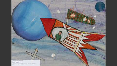 Eine Rakete im All, auf die der Künstler sein Foto geklebt hat.