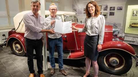 Ministerin Dorn übergibt die Auszeichnung "Museum des Monats" an Vertreter des Vereins für Heimatgeschichte Ober-Ramstadt e.V. 