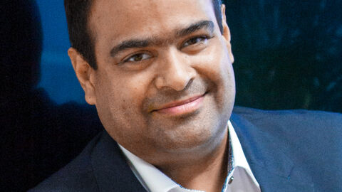 An der Justus-Liebig-Universität Gießen wird Prof. Sangam Chatterjee mit der Transfer-Professur für Hochtechnologiematerialien ausgezeichnet.  Prof. Sangam Chatterjee