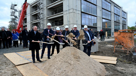 Spatenstich an der Uni Gießen Spatenstich an der Uni Gießen