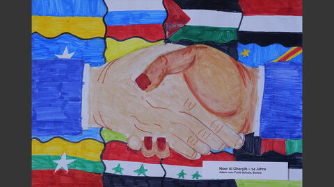 Zwei Hände schütteln sich vor einem Hintergrund aus Flaggen.