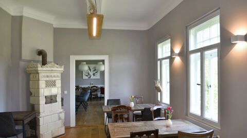 Blick in den Wohnraum des Hofguts Schmitte